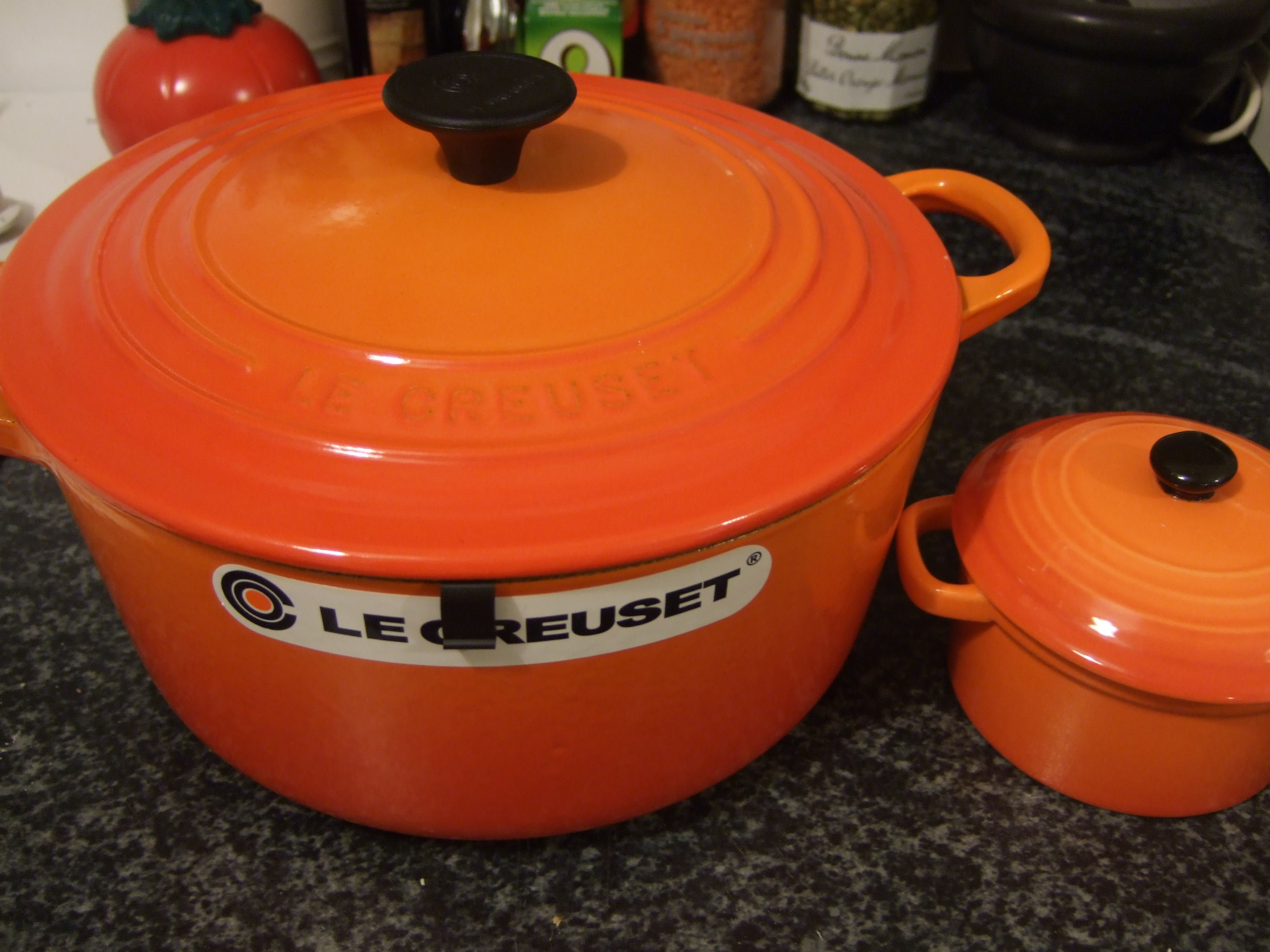 Another badly stained Le Creuset. - Cookware - Hungry Onion